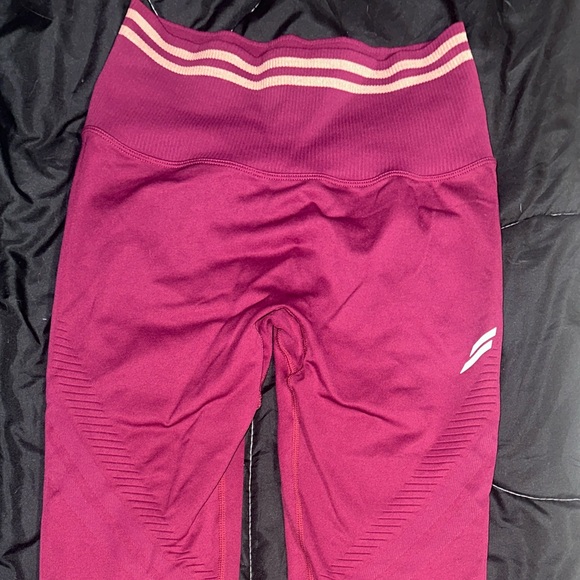 DoYouEven Scrunch Bum Leggings in Maroon (Medium) - Picture 6 of 8